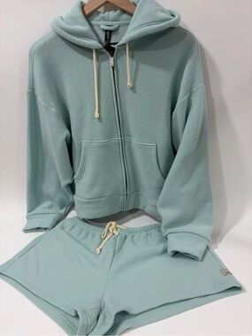 VUORI Beach Fleece Zip Up Jacket & Matching Laid Back Short Set
